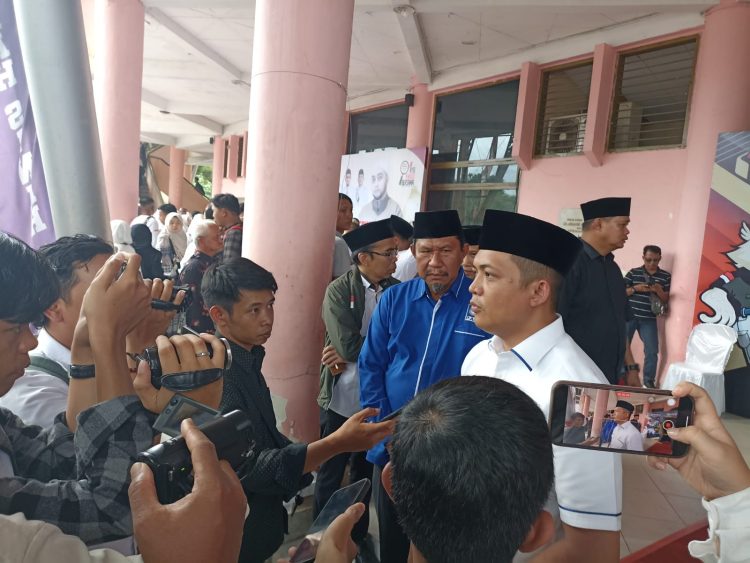 Ketua sementara DPRD Provinsi Jambi Hafiz Fattah saat diwawancarai  (Dok foto:*/red)