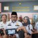 Pjs Gubernur Jambi sudirman didamoingin PLH Kadis Dinkes Jambi Saat diwawancarai (Dok foto:*/red)