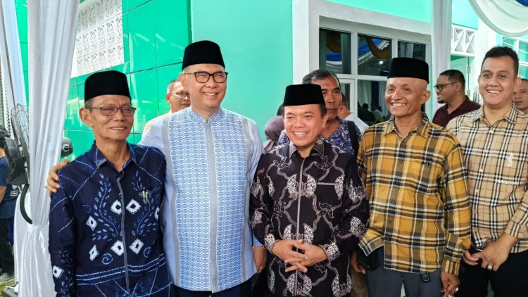 Cagub Jambi Al Haris Foto Bersama DPR RI Dapil Jambi Syarif Fasha (Dok Foto:*/red)