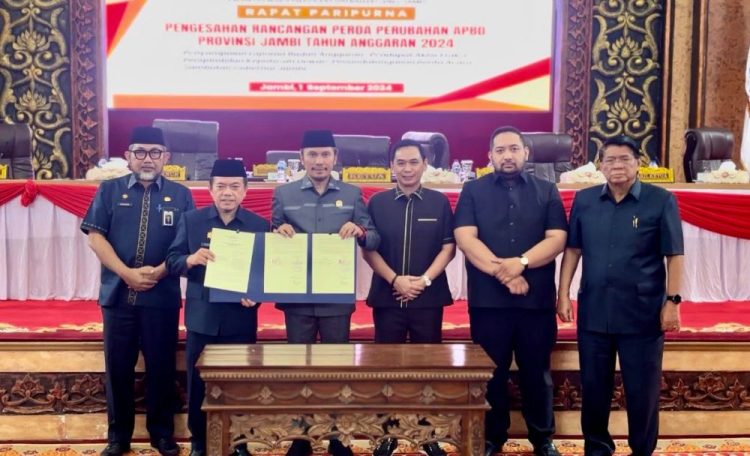 Gubernur Jambi Foto Bersama Ketua DPRD Provinsi Jambi (Dok Foto:*)