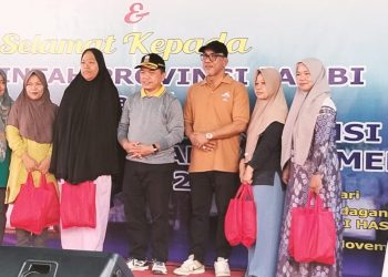 Gubernur Jambi Al Haris berfoto sama (DOk Foto:*)