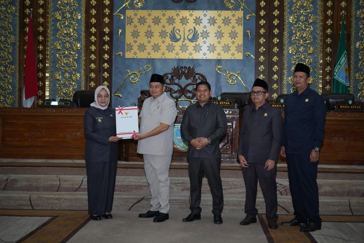 Pj Walikota Jambi Bersama Pimpinan DPRD Kota Jambi (Dok Foto:*)