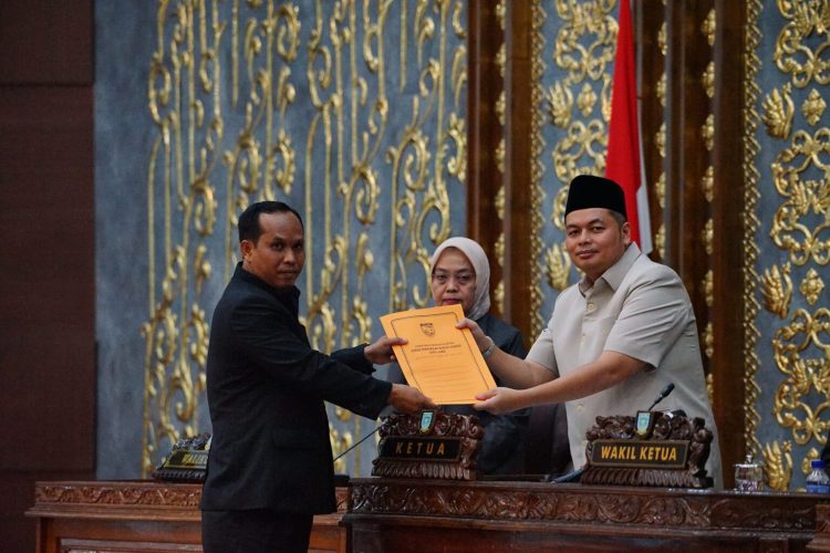 Fraksi PS Kota Jambi meberikan Nota Pendapat kepada Ketua DPD Kota Jambi (Dok Foto:*)