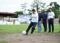 Gubenur Jambi Al Haris Menendang Bola Saat Meresmikan Gubenur Cup 2025 (Dok Foto:Kominfo Jambi)