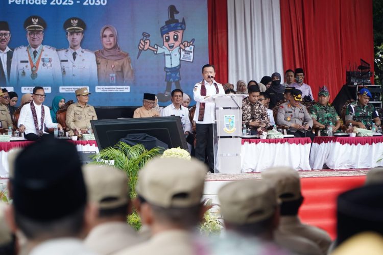 Gubernur Jambi Al Haris beri sambuta kepda RT Kota Jambi yang dilantik (Dok Foto:*KOminfo Jambi)