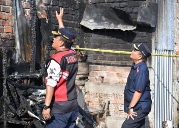 Wali kota Jambi bersama Kadis Damkar Kota Jambi  Turun langsung ke lokasi kebakaran (Dok Foto:*/red)