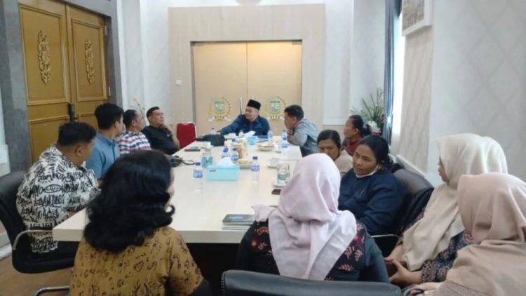 Ketua DPRD Saat terima Audiensi Masyarakat (Dok Foto:*/red)