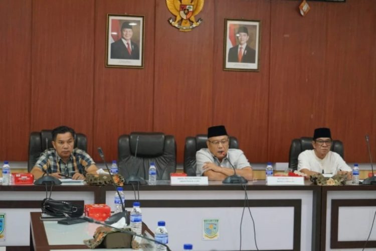 Ketua Pansus DPRD Kota Jambi (Muhilli saat beri Arahan (Dok Foto:*red)