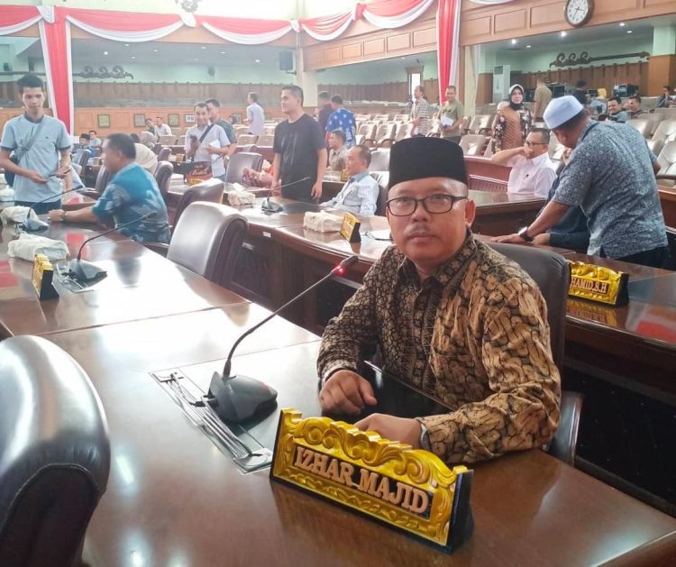 Izhar Majid Interupsi di Sidang Paripurna DPRD, (Dok Foto:*/red)